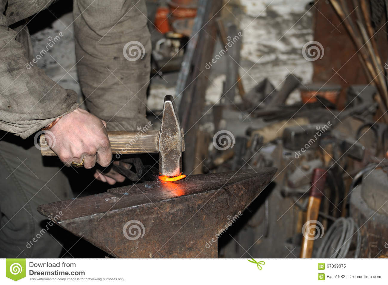 巴萨拜仁瞄准马斯卡里尔【kycom】(图2)