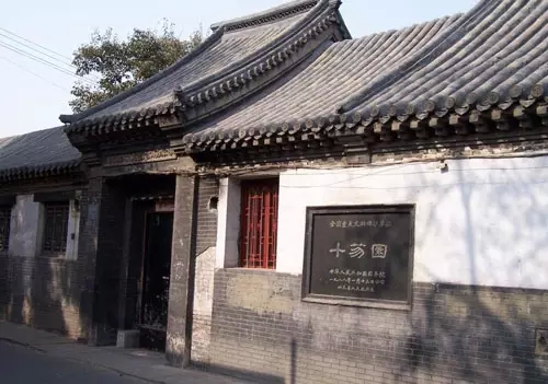 德甲-莱万两球罗本传射穆勒破荒 拜仁5-0狼堡‘kycom’(图1)