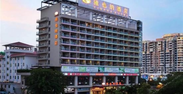 ‘ky.com’火箭首场季前赛:塔克因伤缺席,迈卡威在训练营表现出色(图1) ky com