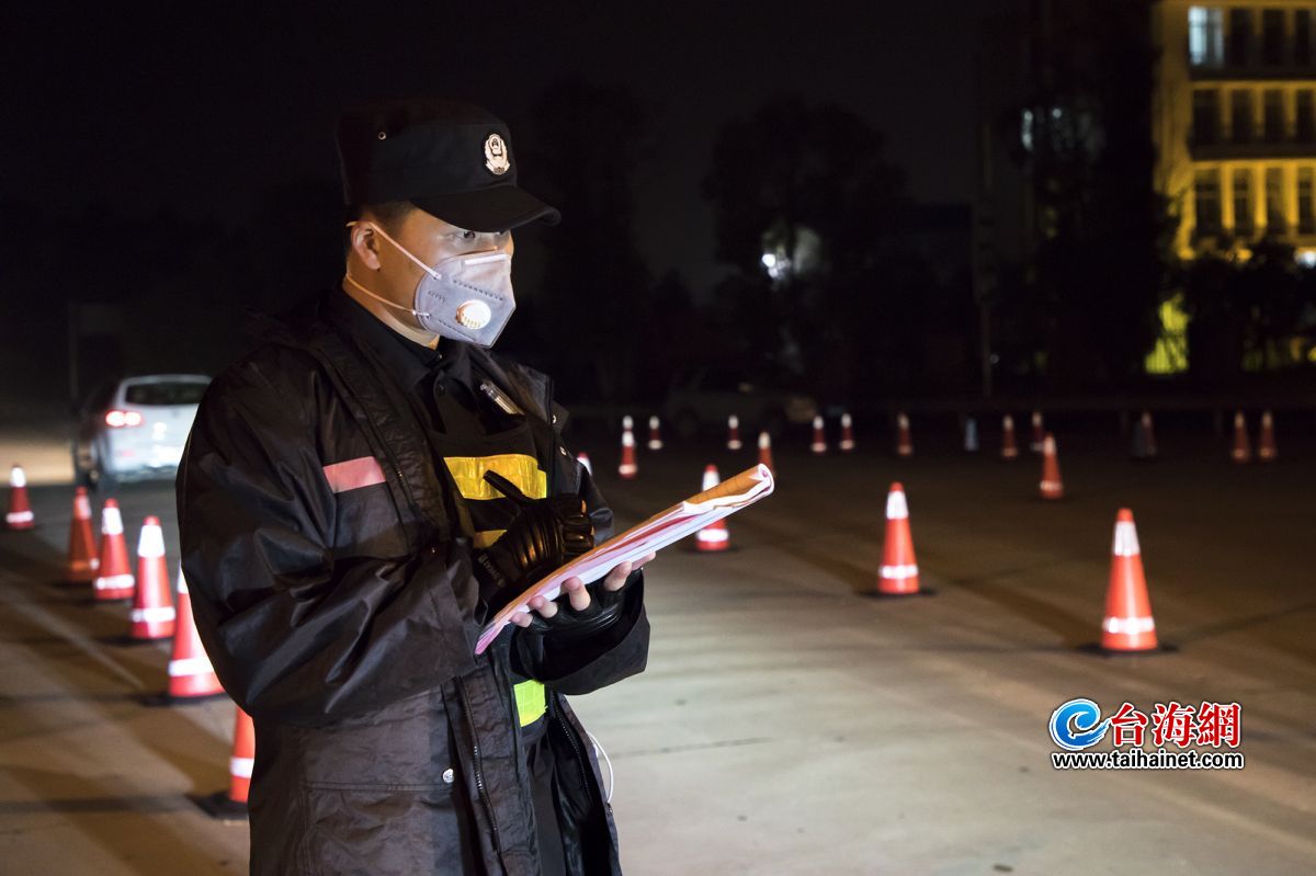 布克关键时刻献上绝杀 最终太阳大胜灰熊结束七连败【kycom】(图3) 布克关键时刻献上绝杀 最终太阳大胜灰熊结束七连败【kycom】(图3)